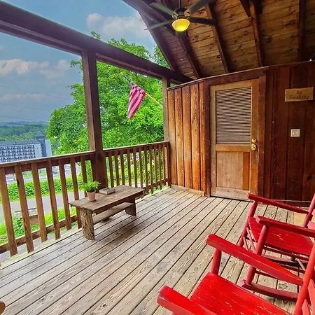 Cozy Studio Log Cabin In The Heart Of Pigeon Forge. Hot Tub. Honeymoon! Sleeps 2 Exterior photo