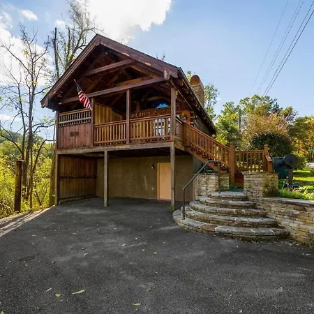 Cozy Studio Log Cabin In The Heart Of Pigeon Forge. Hot Tub. Honeymoon! Sleeps 2 Exterior photo