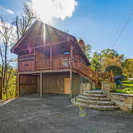 Cozy Studio Log Cabin In The Heart Of Pigeon Forge. Hot Tub. Honeymoon! Sleeps 2 Exterior photo