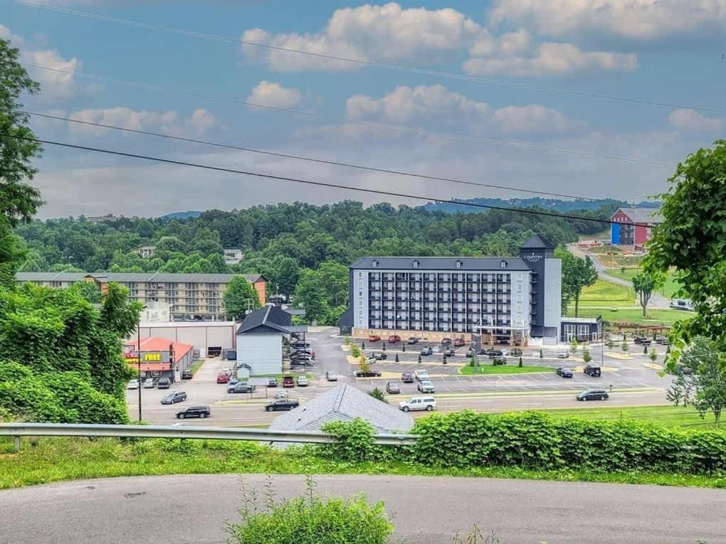 Holiday home Cozy Log In The Heart Of Pigeon Forge. Hot Tub. Honeymoon! Sleeps 2 *