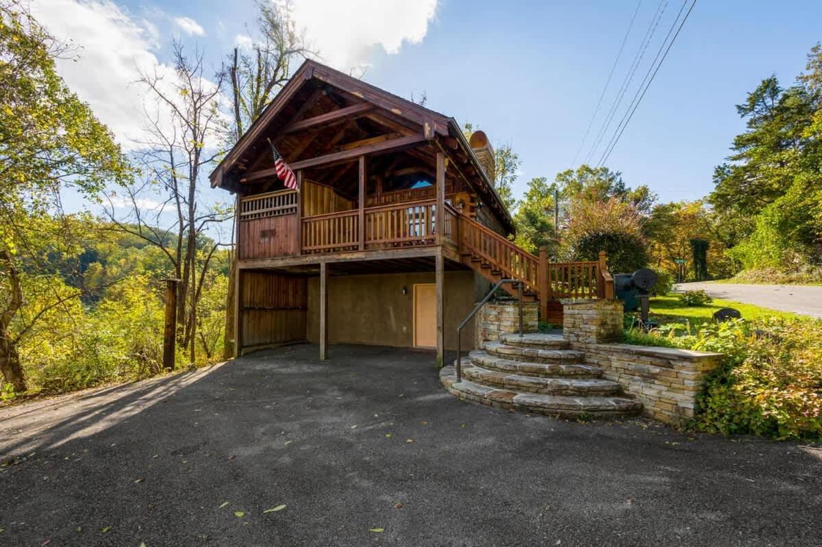 Holiday home Cozy Log In The Heart Of Pigeon Forge. Hot Tub. Honeymoon! Sleeps 2 Pigeon Forge